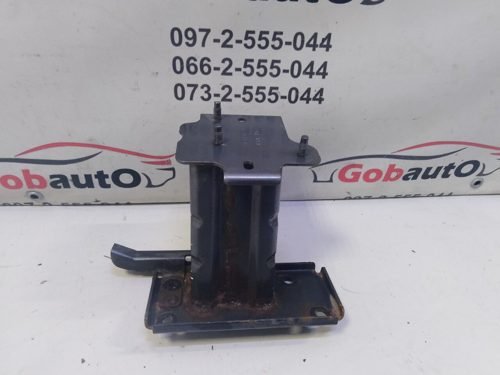 Кронштейн (клик) підсилювача бампера переднього правий 622104CL0A NISSAN X -TRAIL T32