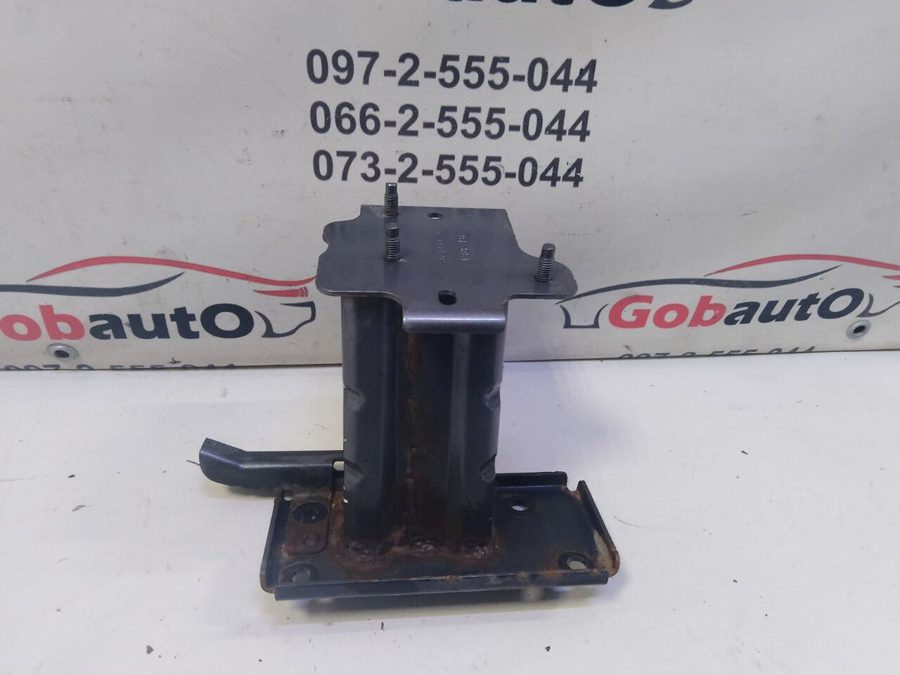 Кронштейн (клик) підсилювача бампера переднього правий 622104CL0A NISSAN X -TRAIL T32