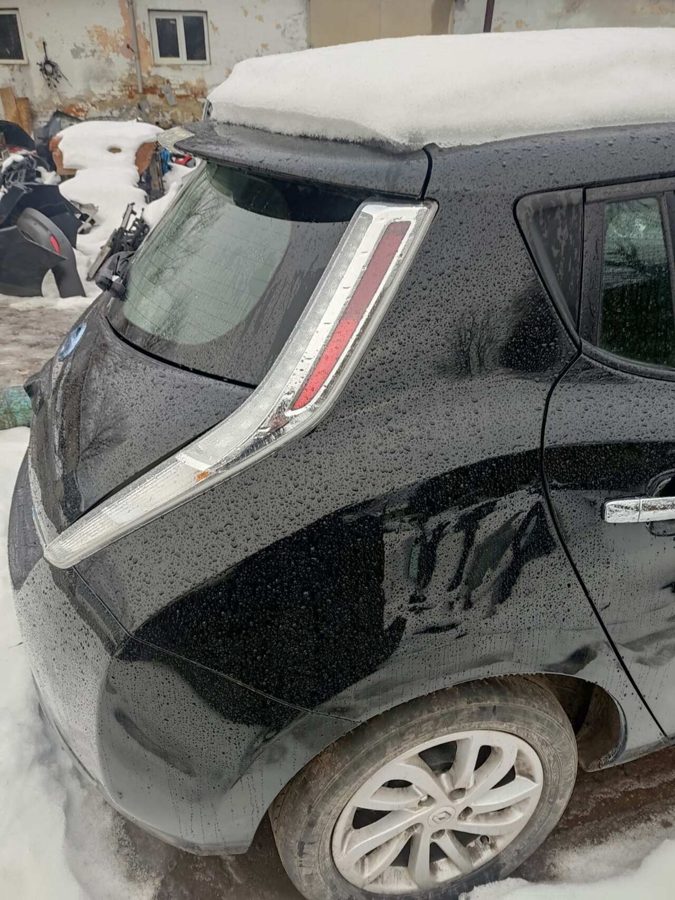 Четверть зад крило права color чорний NISSAN LEAF