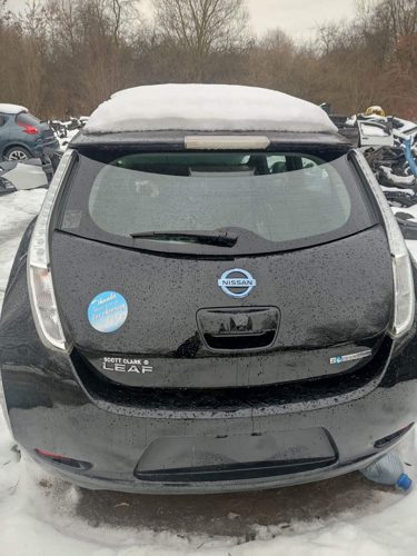 Кришка багажника ляда зад чорна NISSAN LEAF