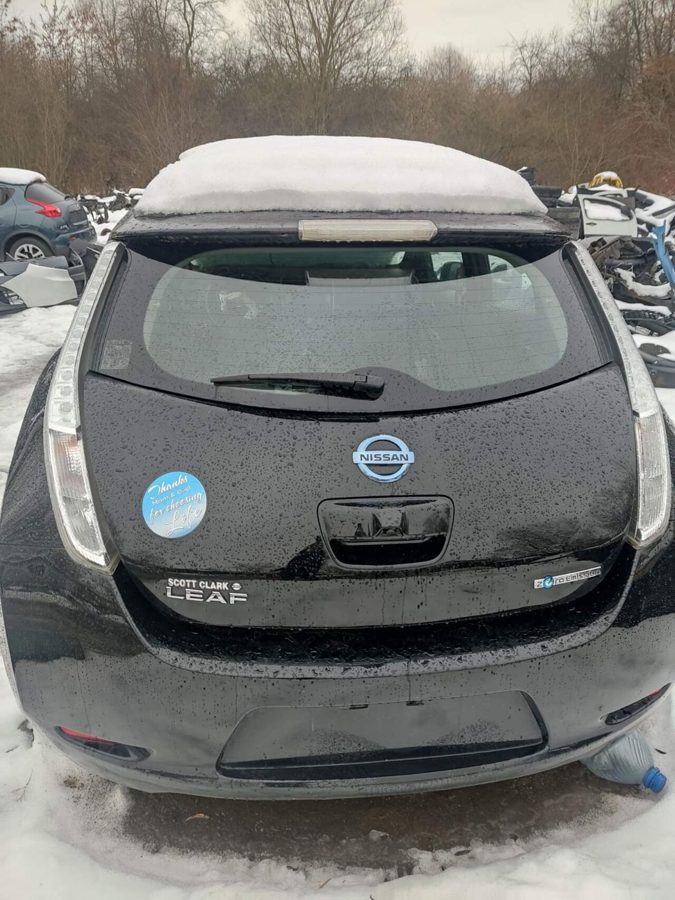 Кришка багажника ляда зад чорна NISSAN LEAF