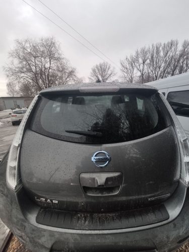 Кришка багажника ляда зад сіра гола NISSAN LEAF