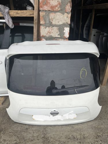 Кришка багажника колір (білий ) гола TEKNA М145 NISSAN JUKE