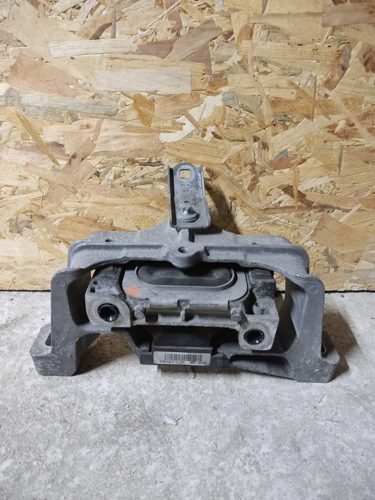Опора двигуна MERCEDES A180 MERCEDES-BENZ A180 W176