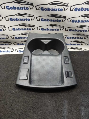 Накладка консолі передня з підстаканниками 68912-3NF0A NISSAN LEAF