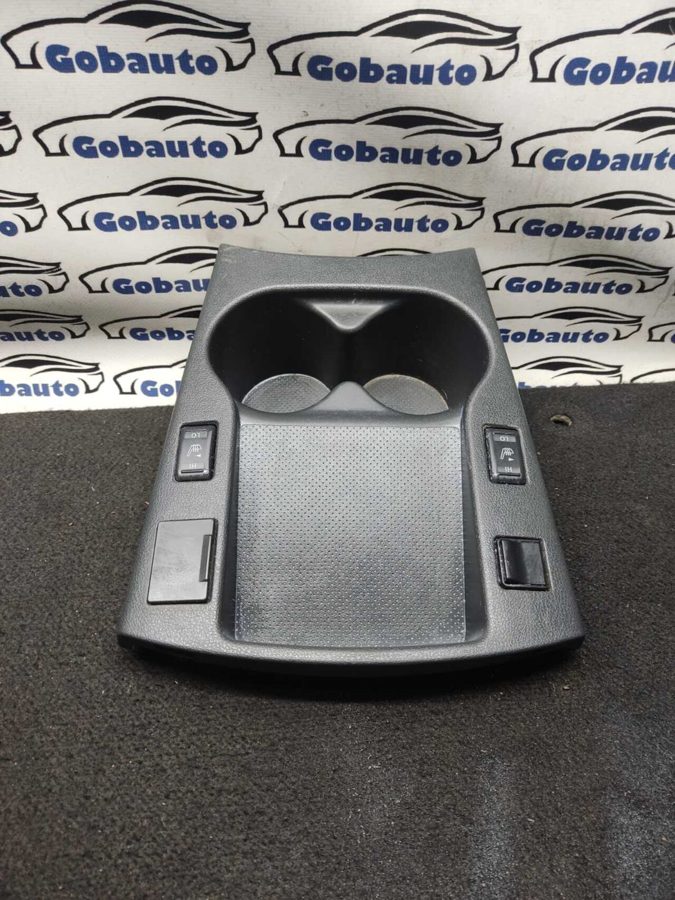 Накладка консолі передня з підстаканниками 68912-3NF0A NISSAN LEAF
