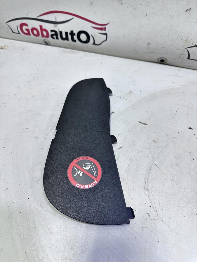 Накладка торпеди бокова ліва NISSAN JUKE