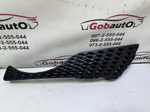 Решітка радіатора ліва 620751KA6A NISSAN JUKE