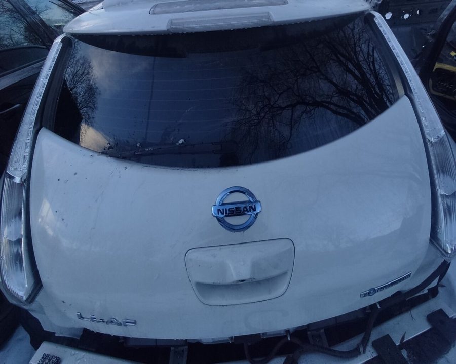 Кришка багажника ляда зад біла NISSAN LEAF