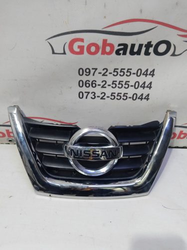 Решітка радіатора 620701KA6A NISSAN JUKE