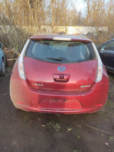Кришка багажника зад ляда Червона NISSAN LEAF