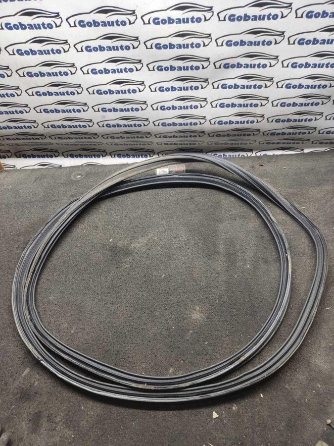 Ущільнювач капота 65820-3NA0A NISSAN LEAF