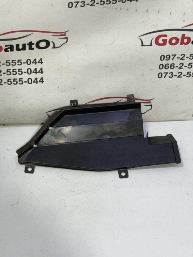Дефлектор радіатора верхній правий 921823NF0B NISSAN LEAF