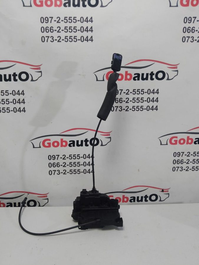 Замок дверки задній правий на 6 контактів хетчбек 825020002R RENAULT MEGANE III