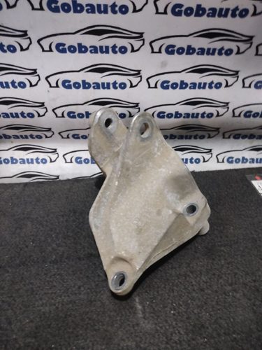 Кронштейн двигуна правий NISSAN QASHQAI J10