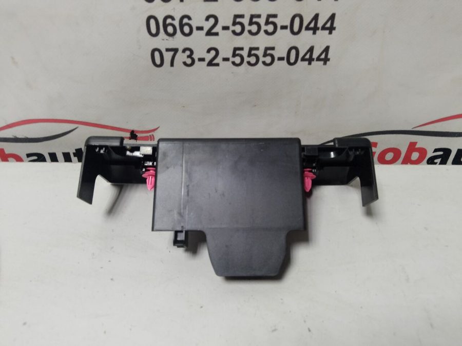 Накладка кришка центральної рейки 2ряд 7містний 1590898-00-A TESLA MODEL Y