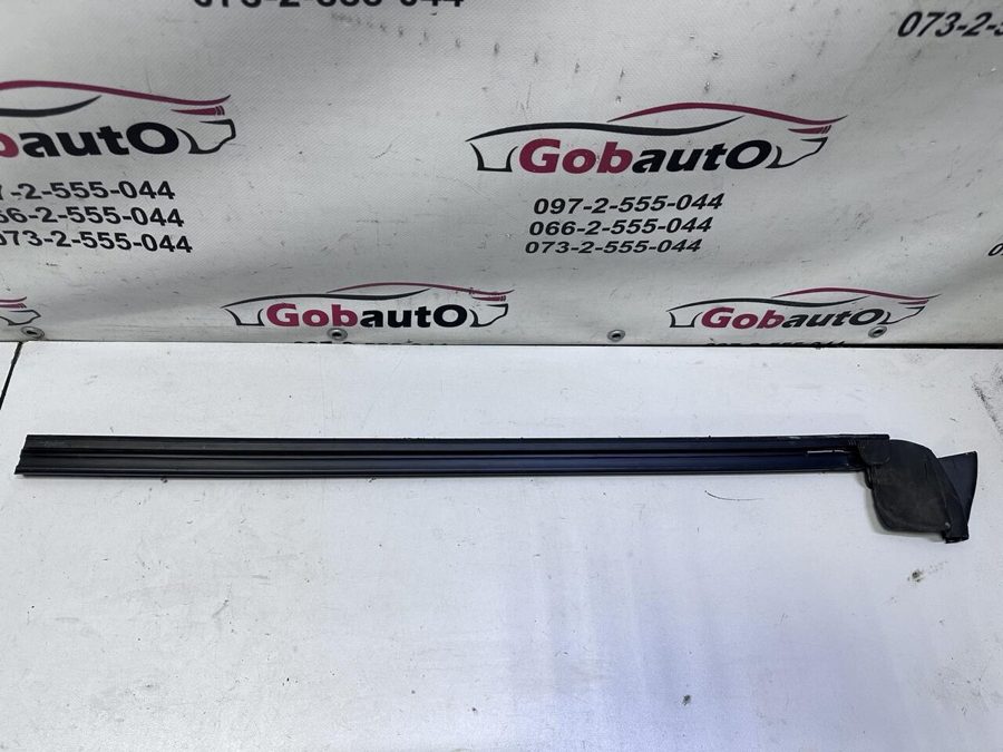 Ущільнювач скла внутрішні двері передні праві ДЕФЕКТ TESLA MODEL Y