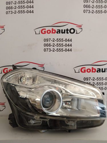 Фара перед права ксенон поломані крплення. NISSAN QASHQAI J10
