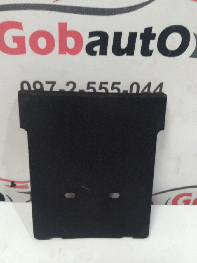 Накладка центральної консолі внутрішнє облицювання usb розємів TESLA MODEL 3