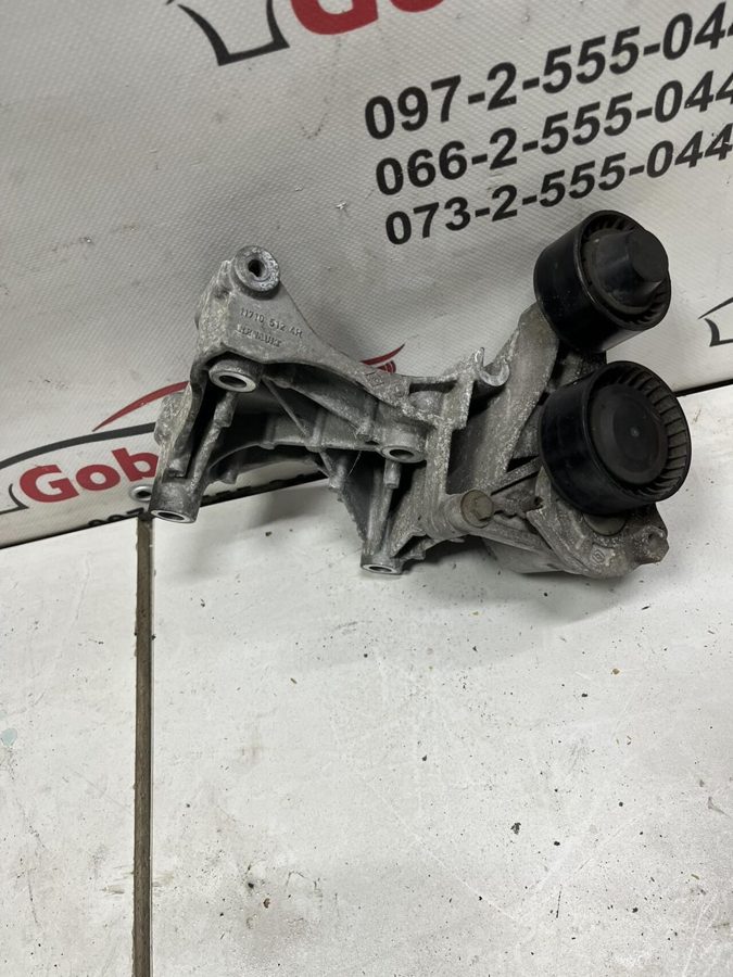 Кронштейн кріплення генератора 1.6 DCI М131 X -TRAIL T32 ROGUE RENAULT NISSAN QASHQAI J11