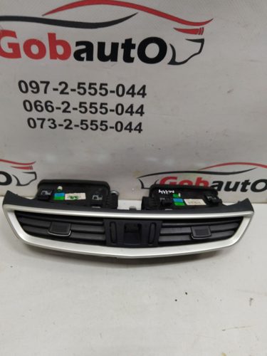 Дефлектор повітряний центральний M114 NISSAN QASHQAI J11