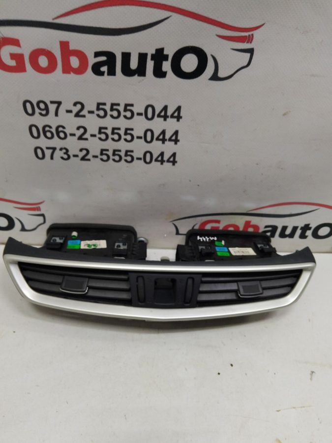 Дефлектор повітряний центральний M114 NISSAN QASHQAI J11