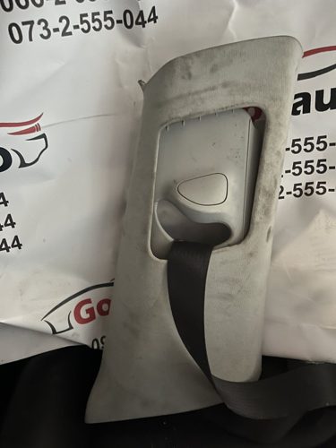 Накладка центральної стійки верхня права 1086255-01-J TESLA MODEL 3