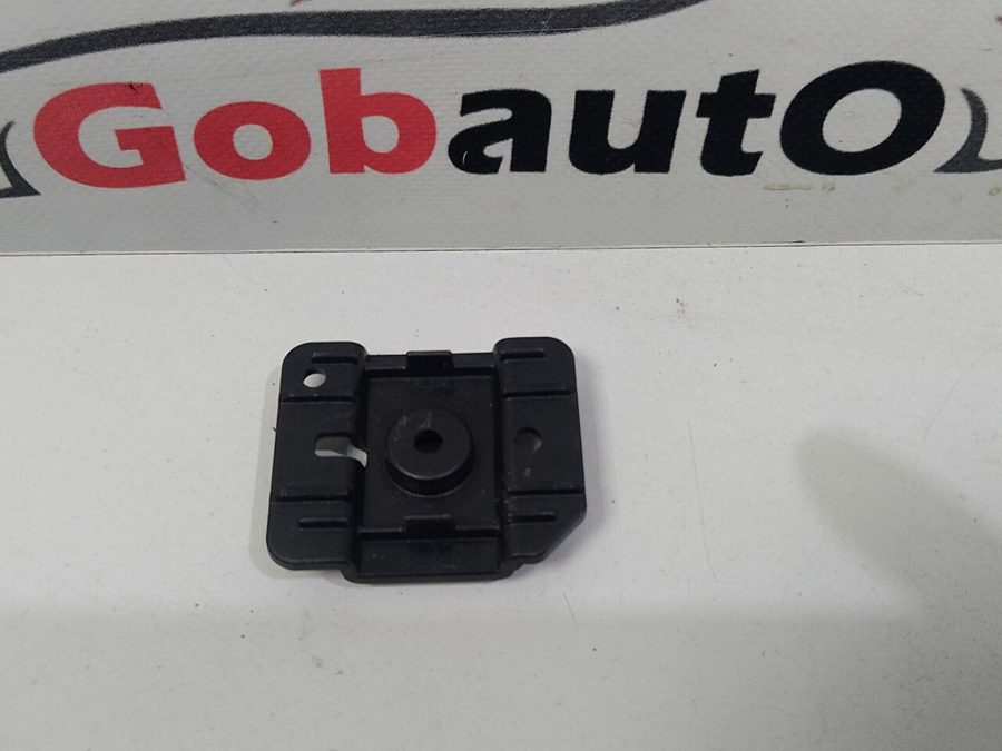 Кронштейн кріплення козирка сонцезахисного 1090081-00-E TESLA MODEL 3