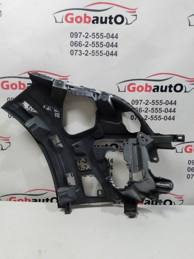 Кронштейн бампера перед лівий 2012-2013 RENAULT MEGANE III