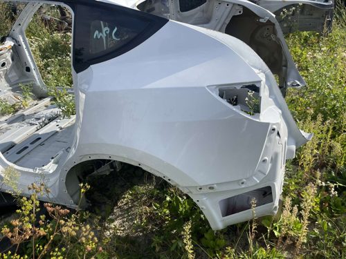 Четверть зад ліва color білий 2021р TESLA MODEL Y