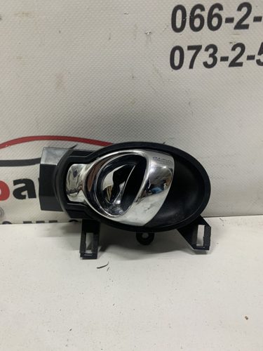 Ручка дверей внутрішня ліва перед/зад M103 NISSAN JUKE